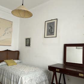 Chambre privée for rent for 355 € per month in Sevilla, Avenida San Francisco Javier