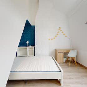 Отдельная комната сдается в аренду за 395 € в месяц в Roubaix, Place du Travail