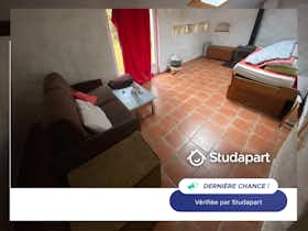 Дом сдается в аренду за 1 000 € в месяц в Saint-Laurent-de-la-Prée, Route Impériale