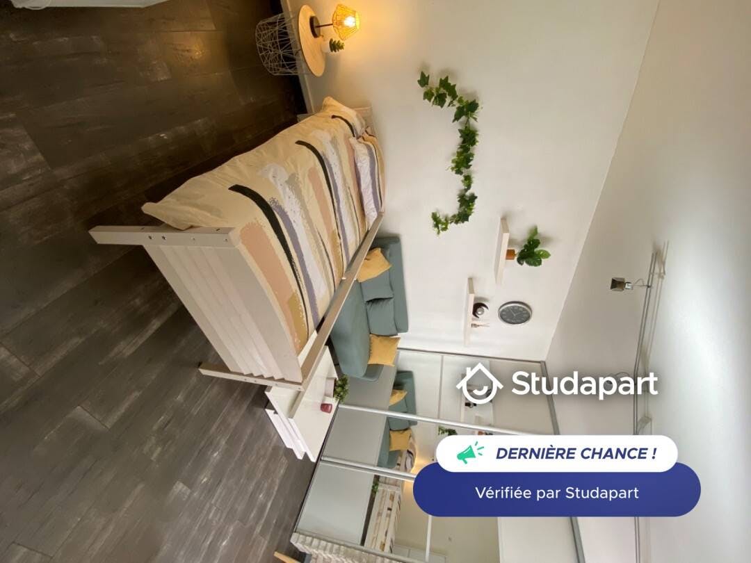 Apartment for rent for €1,080 per month in Paris, Rue du Château-Landon