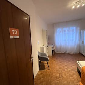 Private room for rent for €620 per month in Trento, Viale Verona