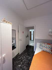 私人房间 正在以 €620 的月租出租，其位于 Trento, Viale Verona