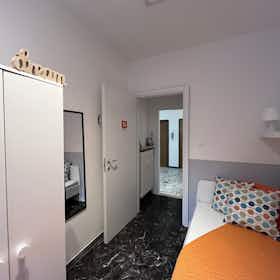 私人房间 正在以 €620 的月租出租，其位于 Trento, Viale Verona