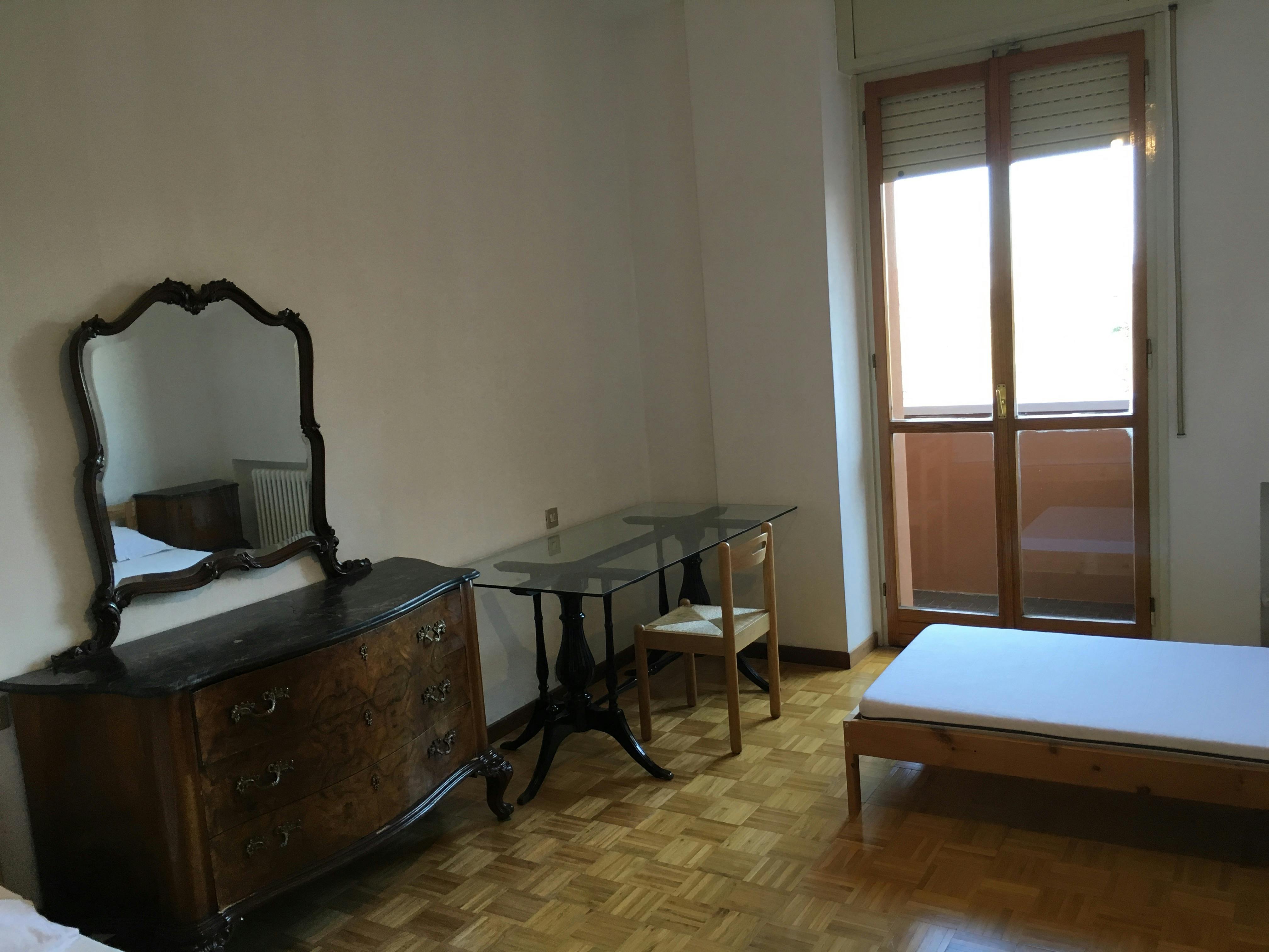 Mehrbettzimmer zu mieten für 300 € pro Monat in Bologna, Via San Donato