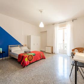 Stanza condivisa for rent for 300 € per month in Bari, Via Michelangelo Signorile