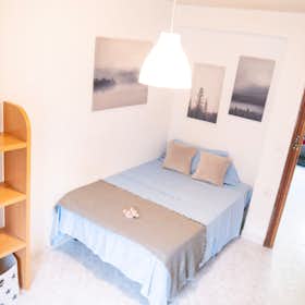 Private room for rent for €410 per month in Alcalá de Henares, Calle Ferrocarril