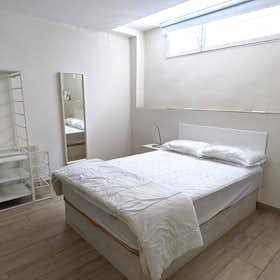 Studio for rent for €999 per month in Madrid, Paseo de la Castellana