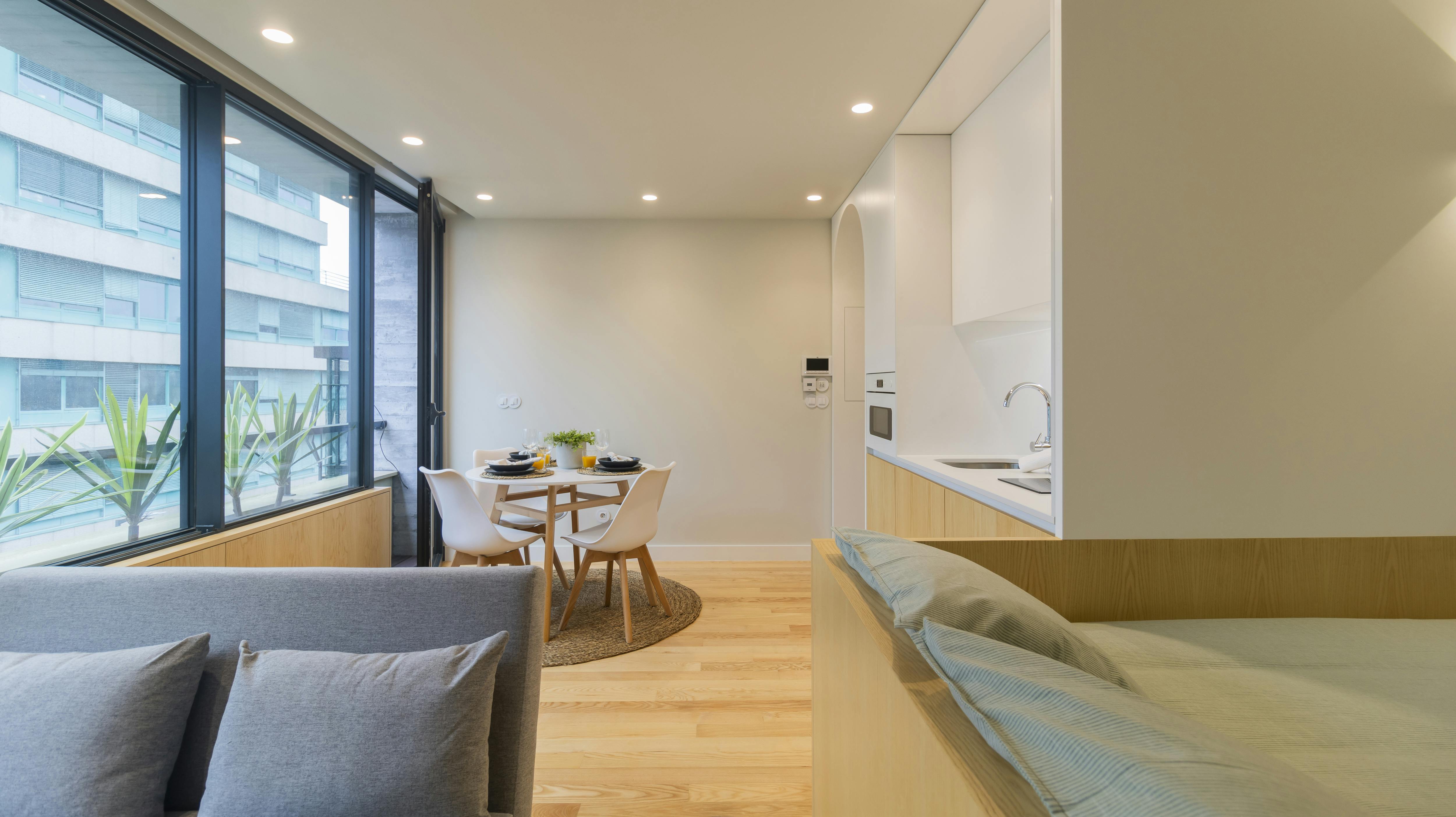 Studio for rent for €1,100 per month in Porto, Rua de Agramonte