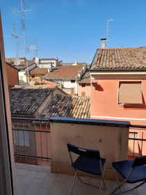 私人房间 正在以 €400 的月租出租，其位于 Faenza, Via Calligherie