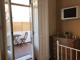 Спільна кімната за оренду для 680 EUR на місяць у Lisbon, Rua Alves Torgo