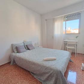 Private room for rent for €400 per month in Valencia, Calle de Carcagente