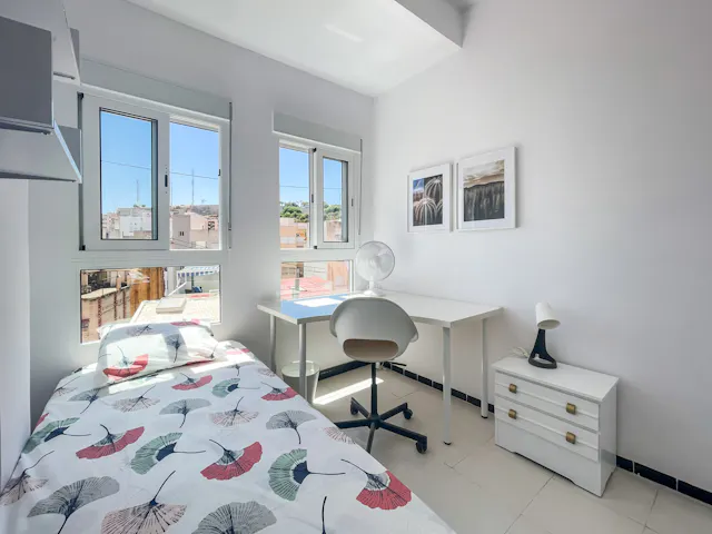 Private room in Calle Capitán Amador, Alicante (1476824) room image 1