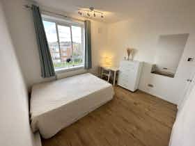 私人房间 正在以 £950 的月租出租，其位于 London, Iron Mill Road