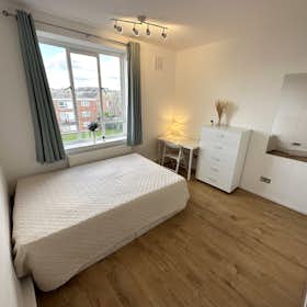 Private room for rent for €1,104 per month in London, Iron Mill Road