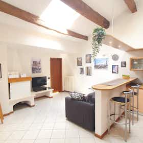 公寓 正在以 €1,650 的月租出租，其位于 Forlì, Via Giordano Bruno
