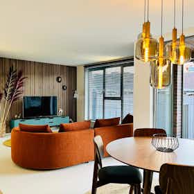 公寓 正在以 €1,580 的月租出租，其位于 Antwerpen, Oudesteenweg