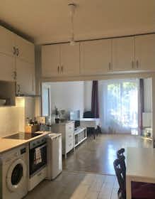 Apartment for rent for HUF 270,809 per month in Budapest, Benczúr utca