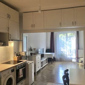 Apartment for rent for HUF 275,520 per month in Budapest, Benczúr utca