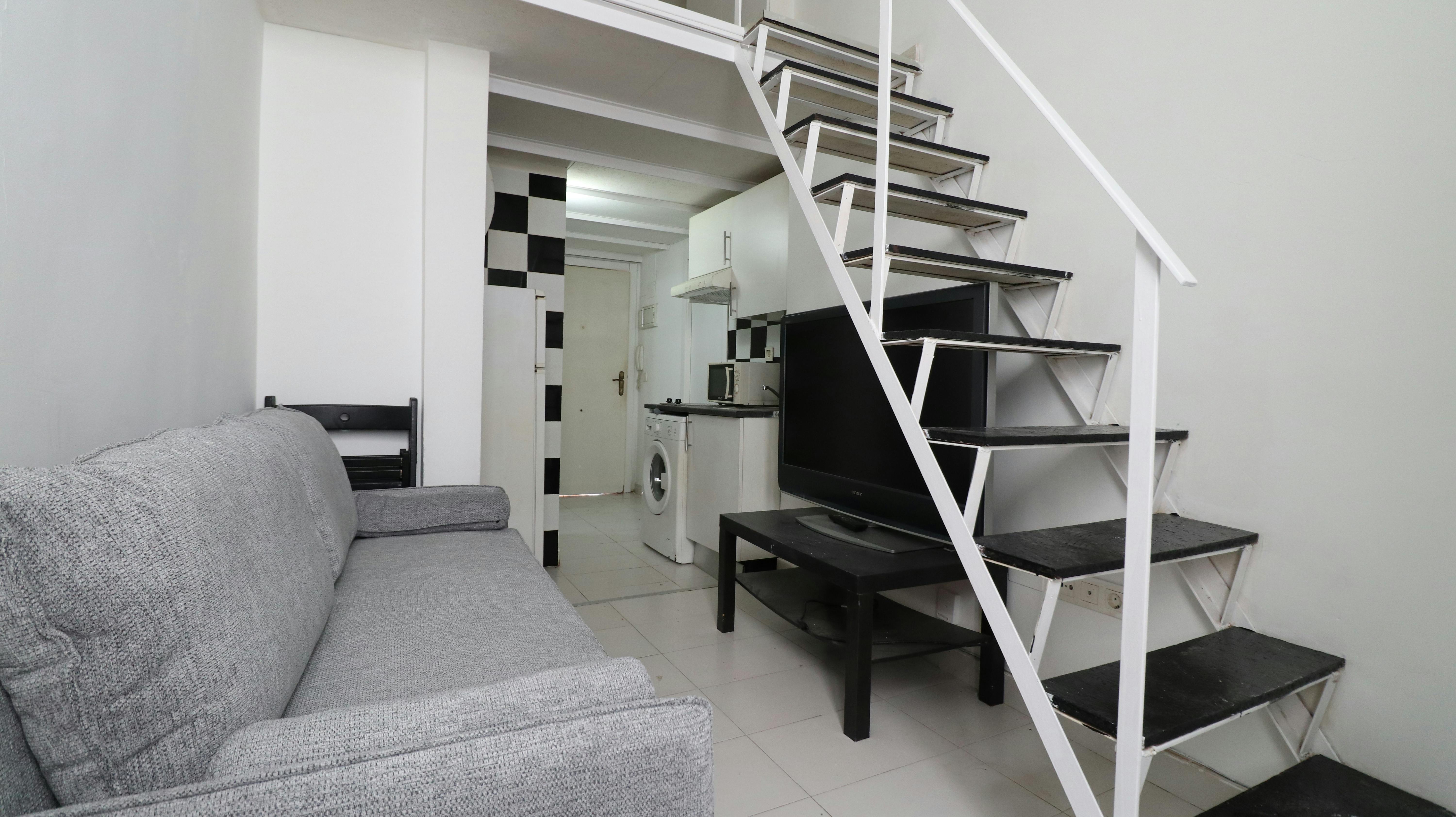 Studio for rent for €900 per month in Madrid, Calle de Antonio Zamora