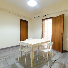 Private room for rent for €410 per month in Barcelona, Gran Via de les Corts Catalanes