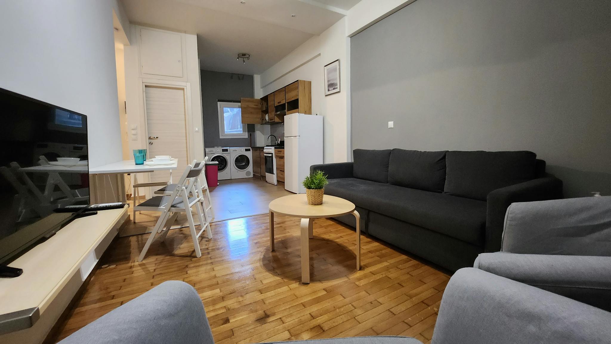 Agkylis, Athens preview