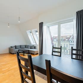 Apartment for rent for €2,090 per month in Berlin, Hochstraße