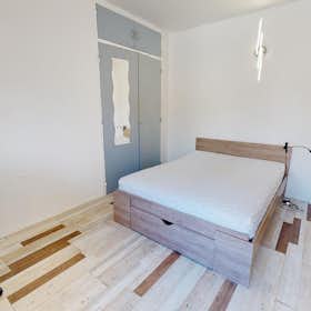 Quarto privado for rent for € 400 per month in Nancy, Rue du Sergent Blandan