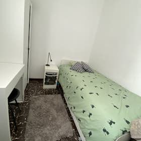 Private room for rent for €300 per month in Valencia, Carrer de l'Arquitecte Alfaro