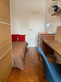 Private room for rent for €600 per month in Lisbon, Avenida de Roma