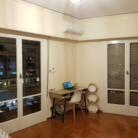 Private room for rent for €360 per month in Athens, Leoforos Alexandras