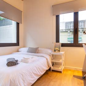 Private room for rent for €920 per month in Barcelona, Carrer de Santa Peronella