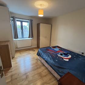 私人房间 正在以 €1,000 的月租出租，其位于 Drogheda, Greenlanes