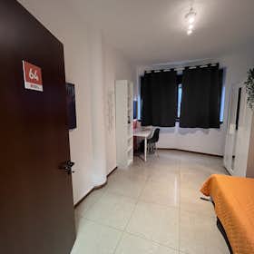 Private room for rent for €450 per month in Trento, Via del Brennero