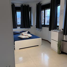 Private room for rent for €460 per month in Trento, Via del Brennero