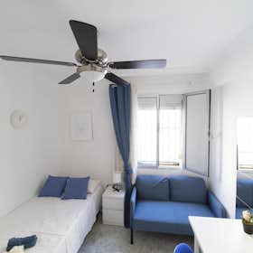 WG-Zimmer for rent for 335 € per month in Sevilla, Calle Puerto de los Alazores