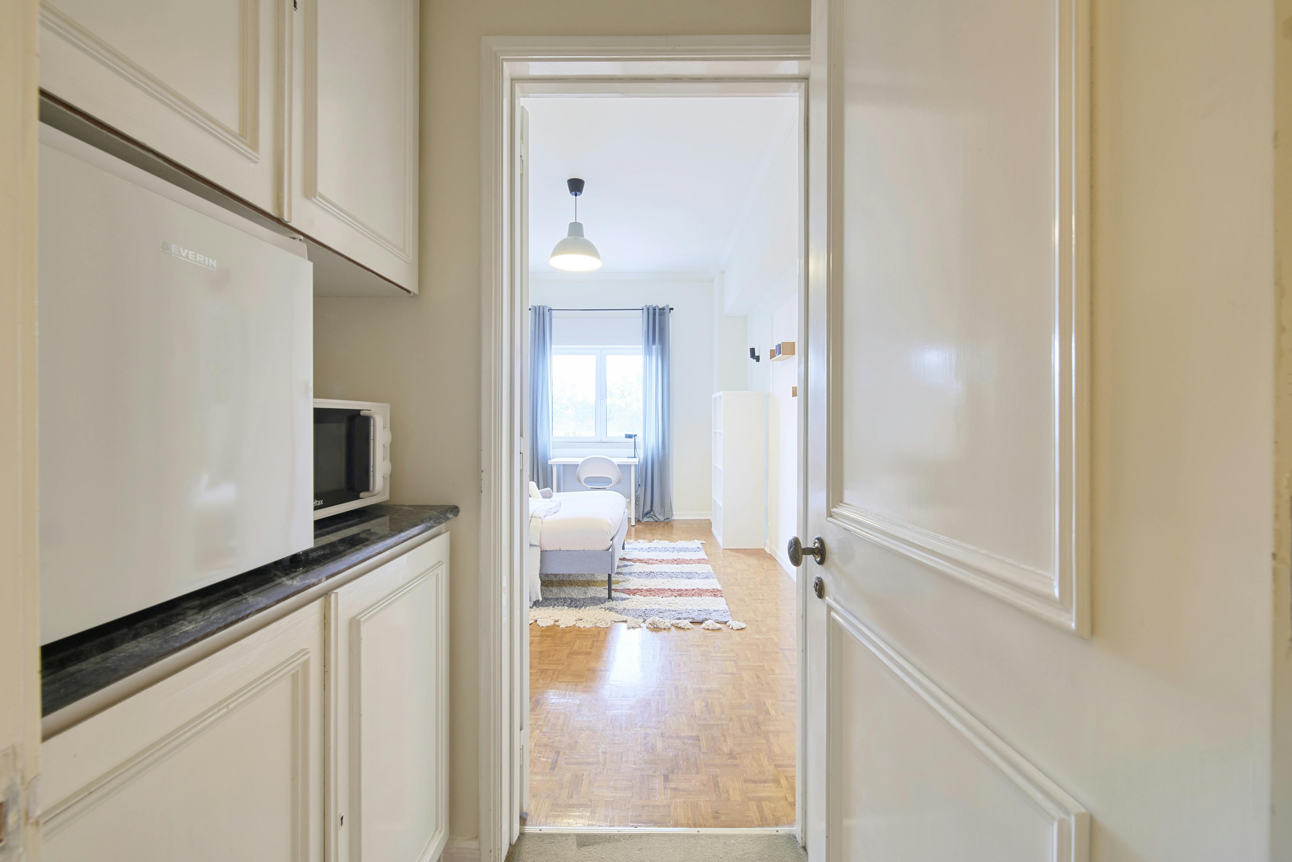 Shared room for rent for €525 per month in Lisbon, Rua Actor António Silva