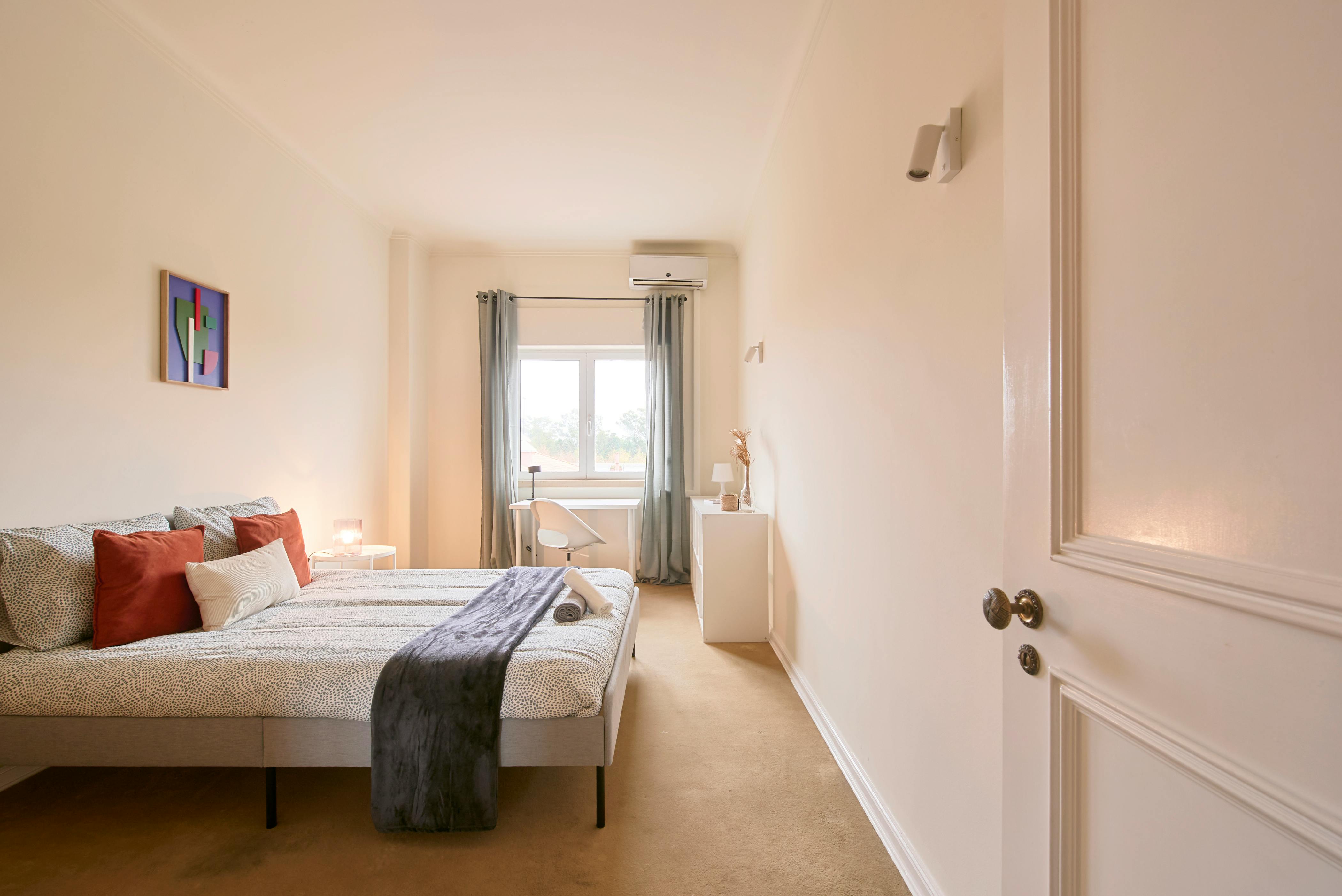 Shared room for rent for €575 per month in Lisbon, Rua Actor António Silva