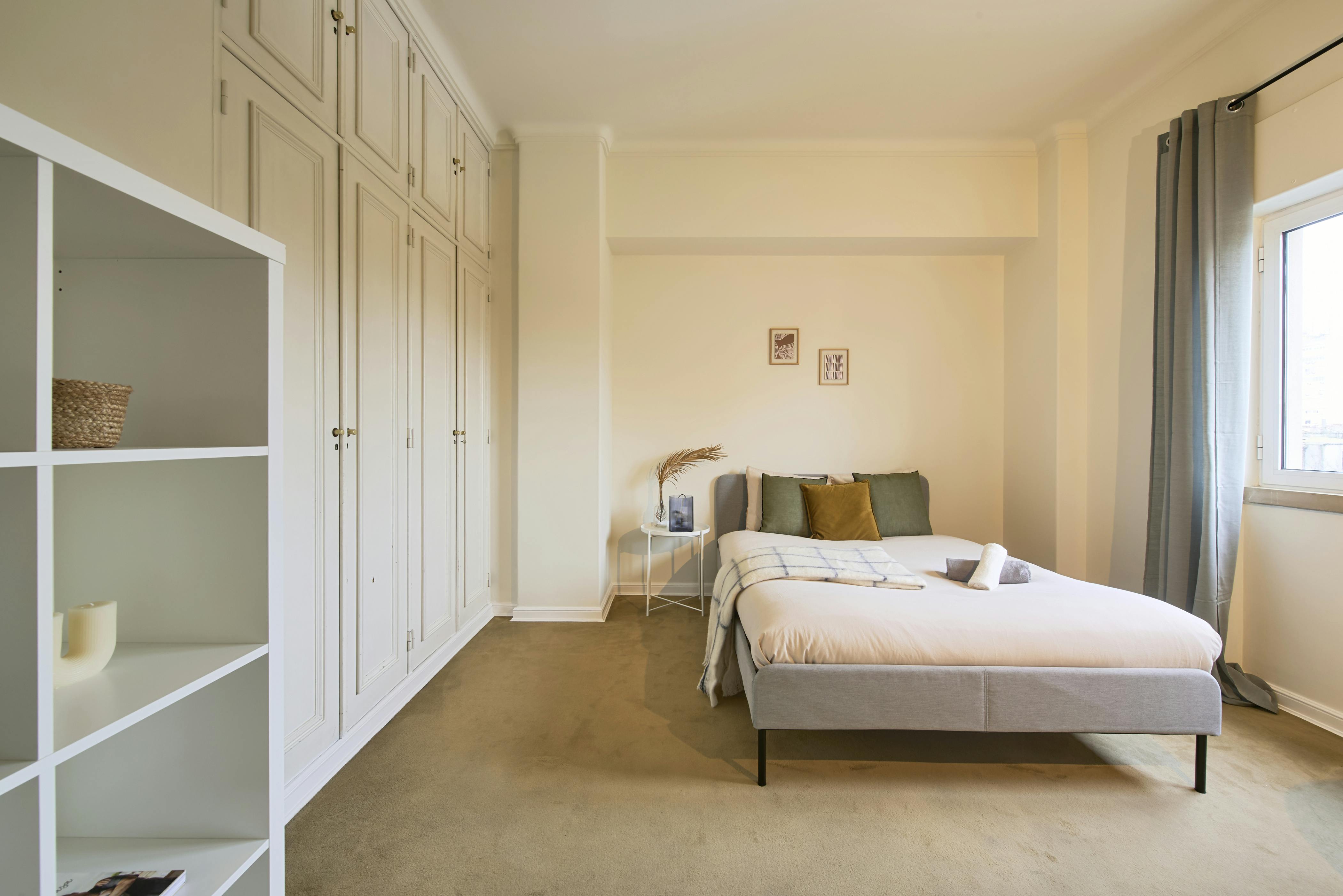 Shared room for rent for €525 per month in Lisbon, Rua Actor António Silva