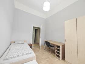 Private room for rent for HUF 130,742 per month in Budapest, József körút