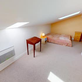 私人房间 正在以 €585 的月租出租，其位于 Lormont, Quai Numa Sensine