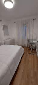 Отдельная комната сдается в аренду за 300 € в месяц в Alicante, Carrer Algol