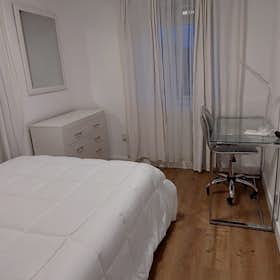 Отдельная комната сдается в аренду за 300 € в месяц в Alicante, Carrer Algol