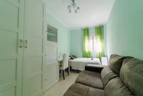 Privé kamer te huur voor € 340 per maand in Sevilla, Avenida de la Barzola