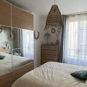 Apartment for rent for €1,550 per month in Paris, Rue Montéra