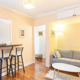 Apartment for rent for €2,728 per month in Paris, Rue Dombasle