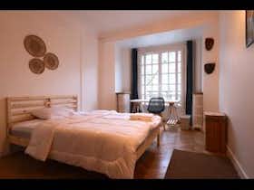 Shared room for rent for €1,180 per month in Paris, Avenue Daumesnil