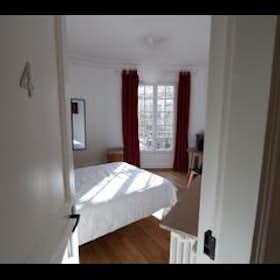 Mehrbettzimmer zu mieten für 1.050 € pro Monat in Paris, Avenue Daumesnil