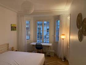 Delat rum att hyra för 1 200 € i månaden i Paris, Avenue Daumesnil