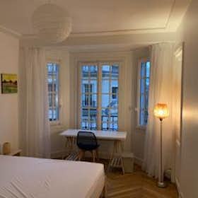 Shared room for rent for €1,200 per month in Paris, Avenue Daumesnil
