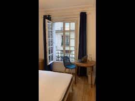 Shared room for rent for €995 per month in Paris, Avenue Daumesnil